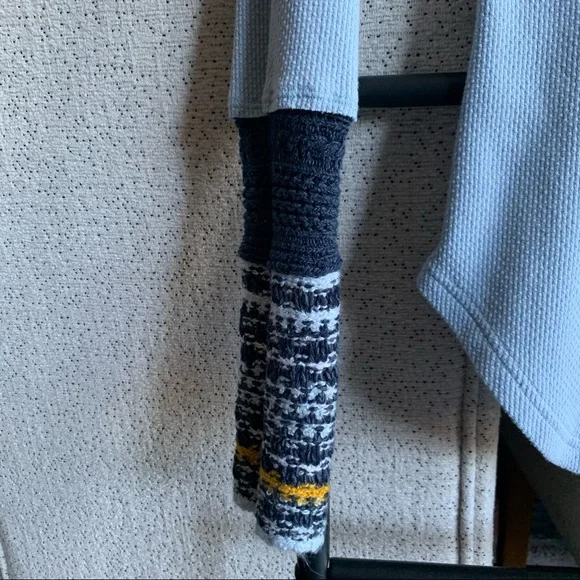 ⛔️SOLD⛔️ FREE PEOPLE Thermal Henley Crochet Cuff Trim Long Sleeves Top - Picture 5 of 10